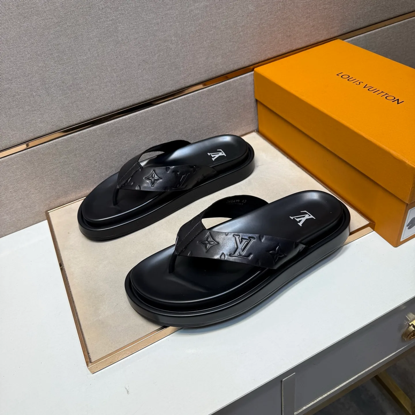 ⬛️Men's shoes 💰p400 [LV～] Men's casual slippers 2025z cabinet sales simultaneously 🔶Size: 39-44#️⃣ 🔷4 colors🔜The upper is made of cowhide stitching➕Genuine leather lining, comfortable and breathable, sole: original comfortable and wear-resistant outsole, ⚠️Real 📱Photographed🎬The real thing is better📢📢📢